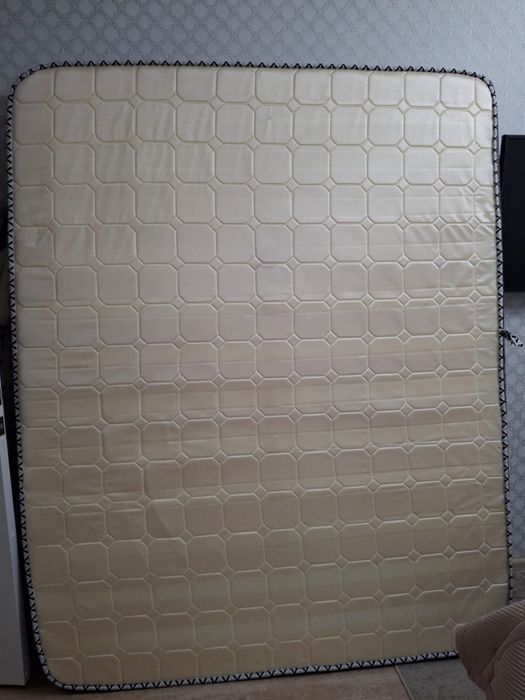 Матрас в отличном состоянии