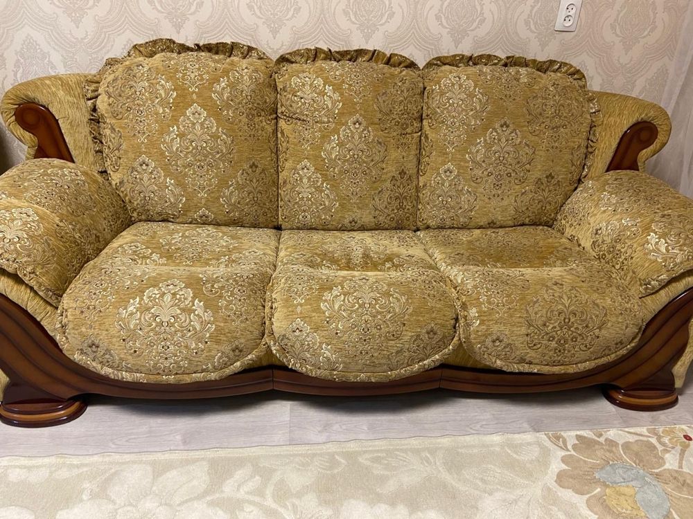 Продам диван с креслом