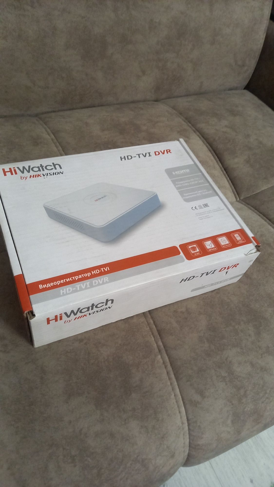 Hiwatch DS-H104U Гибридный Видеорегистратор