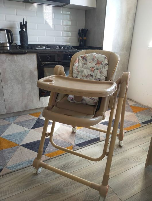 Продам детский столик для кормления
