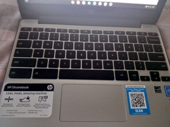 Дёшево  продам ноутбук  состояние  отличное коробка дакумент нету