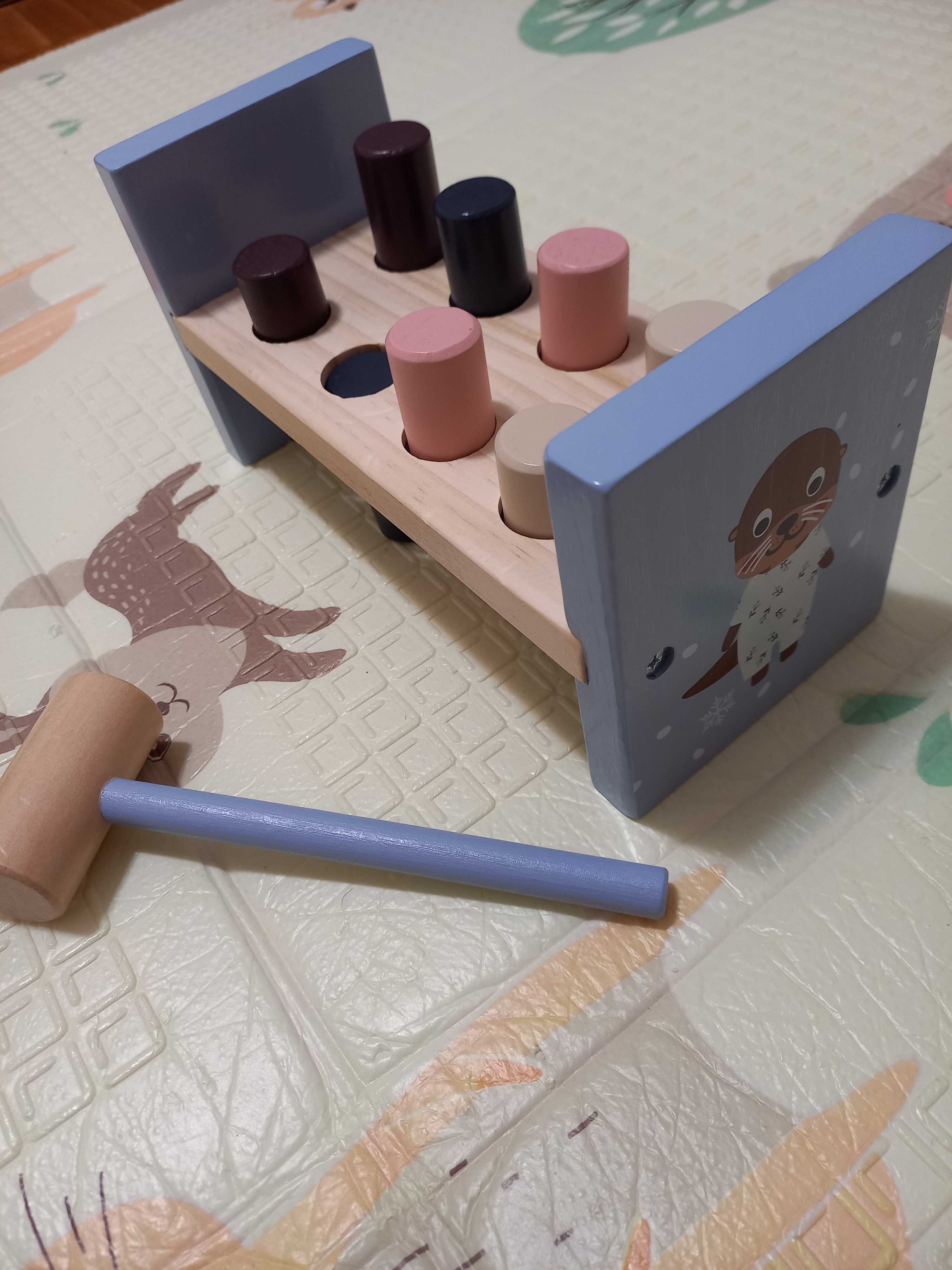 Наковалня с чукче, дървена играчка
