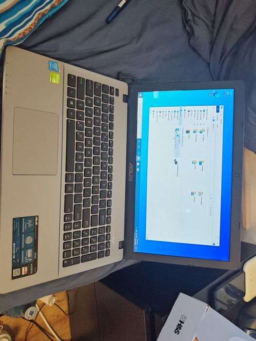 Laptop Asus X550L – i7, 12GB RAM, SSD – Funcțional, cu mici defecte
