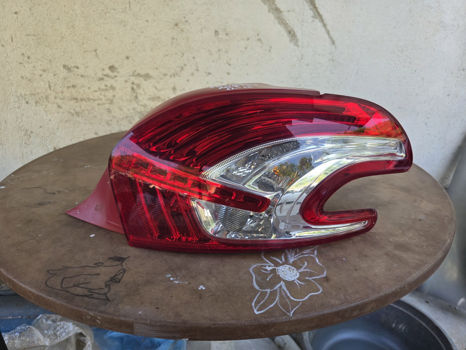 Peugeot 208 LED 12-16 десен стоп