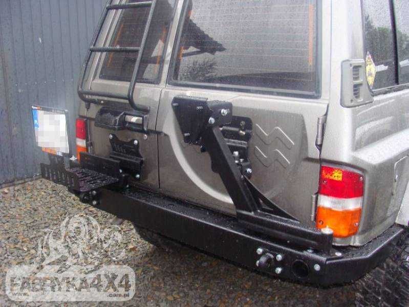 Scara Nissan Patrol Y60 din OTEL pentru usa din spate