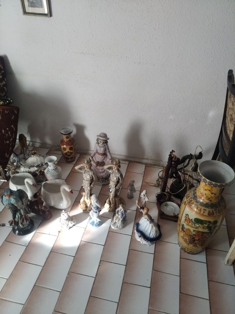 Vând statuete abanos portelanuri bibelouri sfesnice