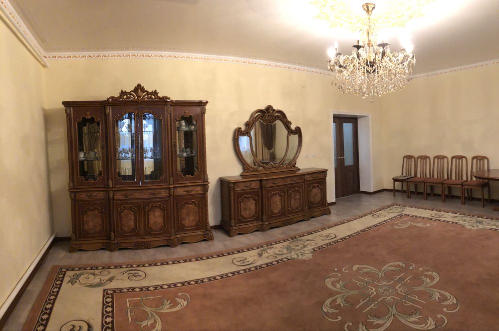 Сервант с комодом