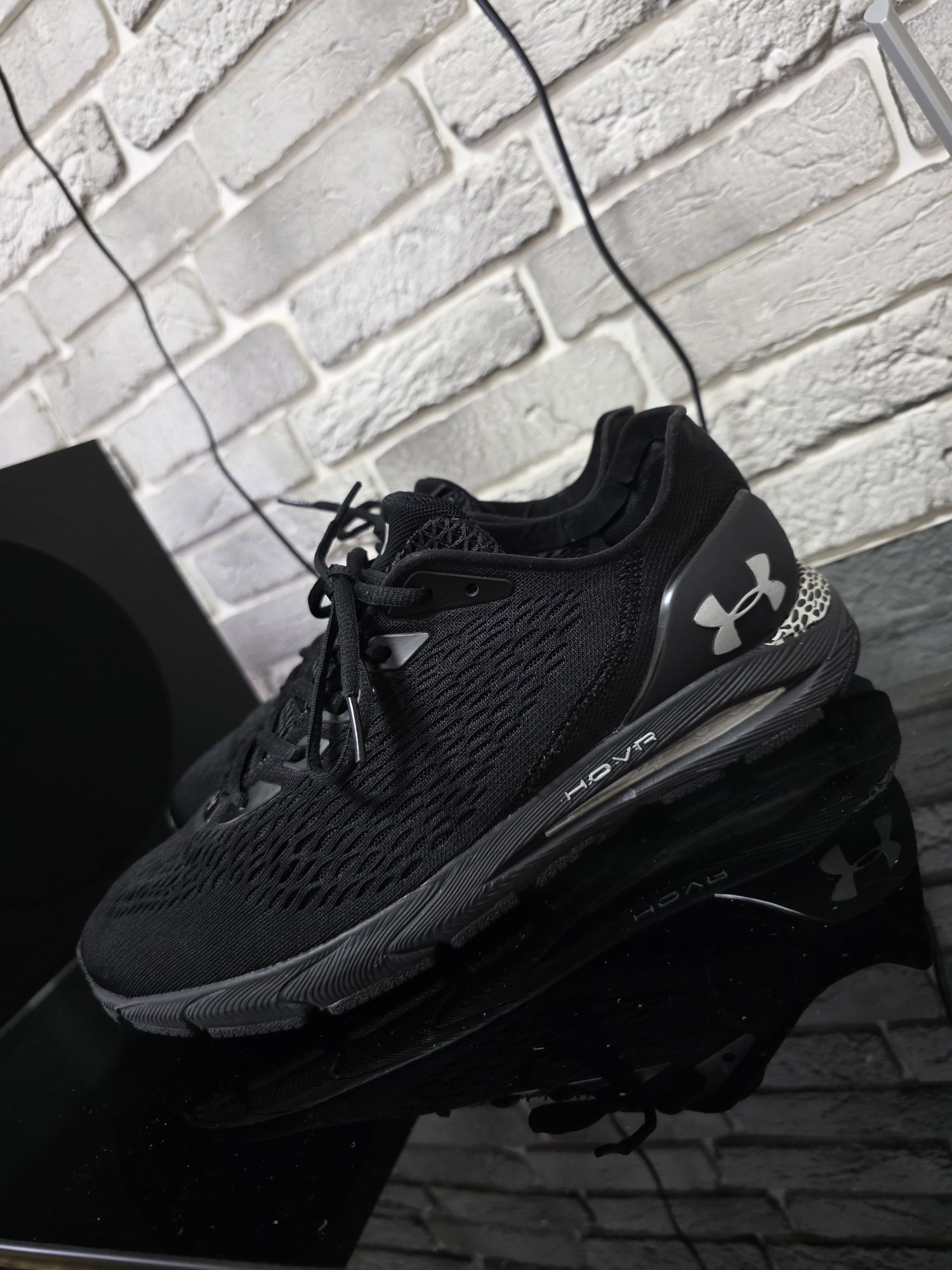 кроссы Under armour HOVR