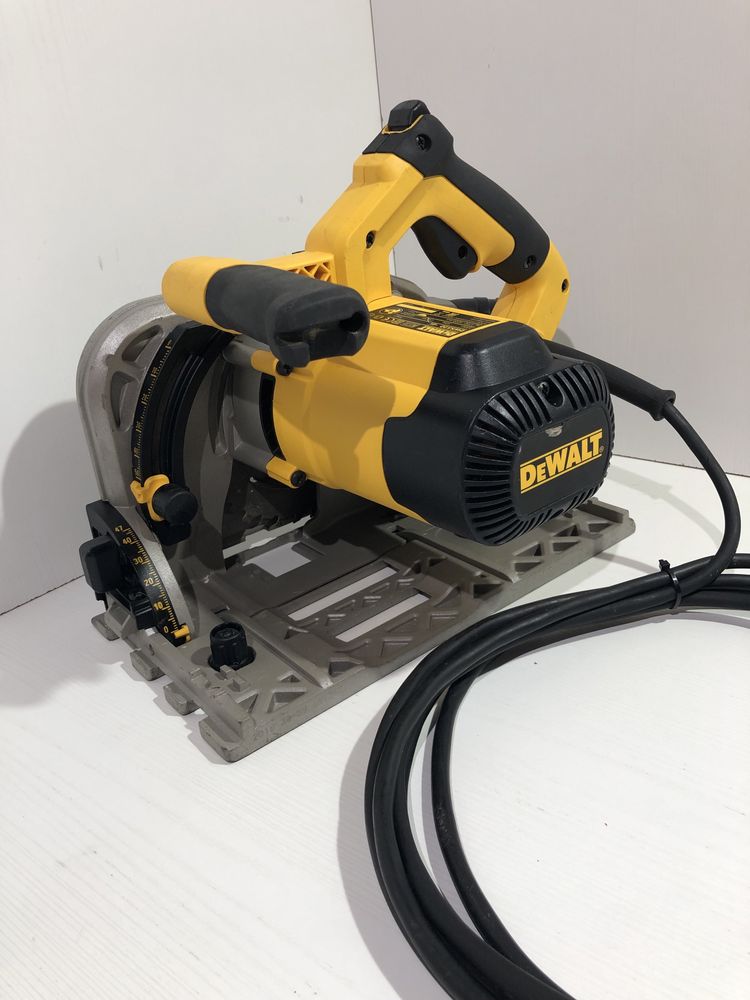 Circular cu plonjare DeWalt DWS 520 QS