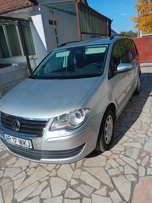 Vând urgent  vw touran(carte service)1,4 benzină,140 cp,euro 5,recent