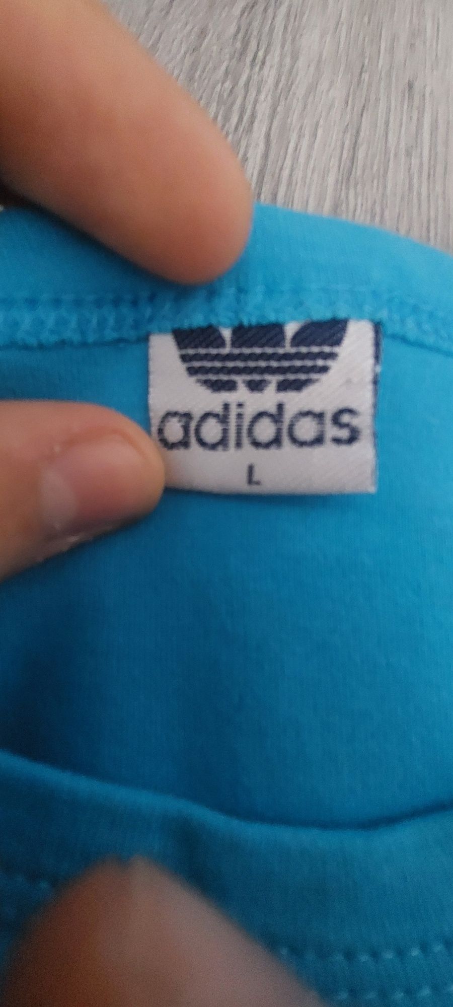 Vând tricou adidas