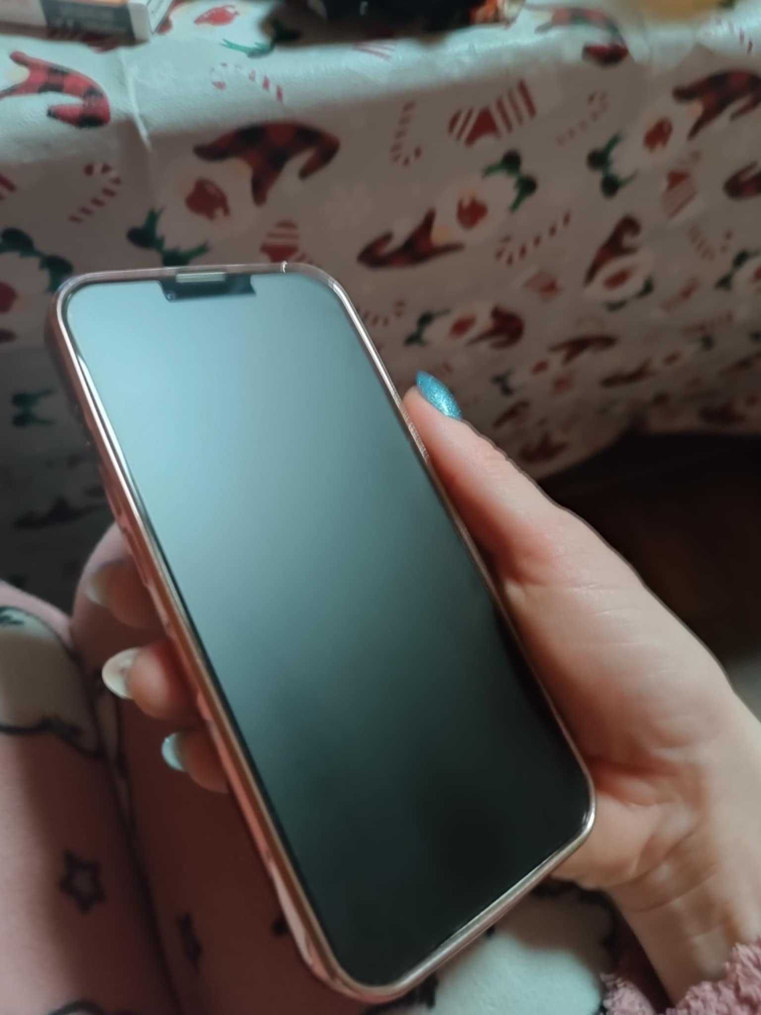 Продавам IPhone 13