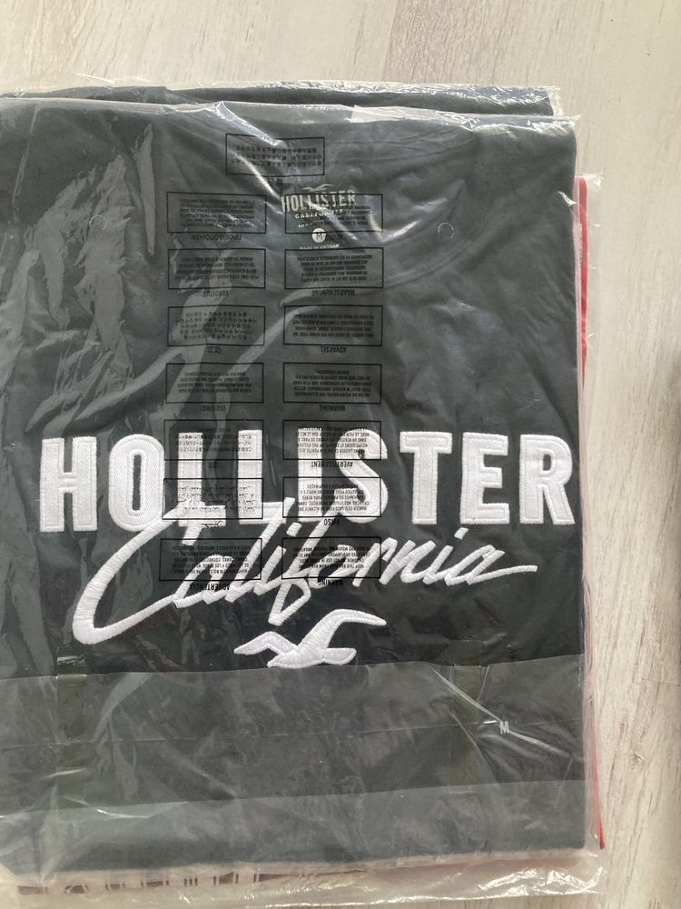 Hollister тениски от Сащ