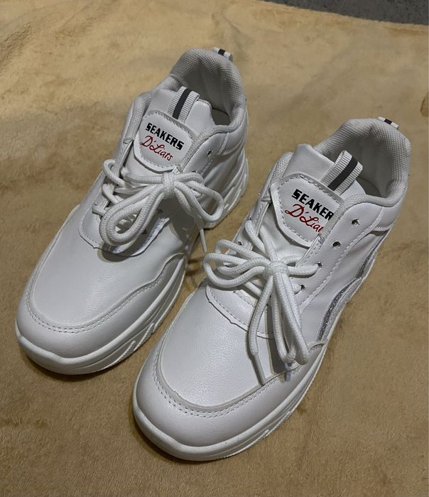 Продаю кроссовки