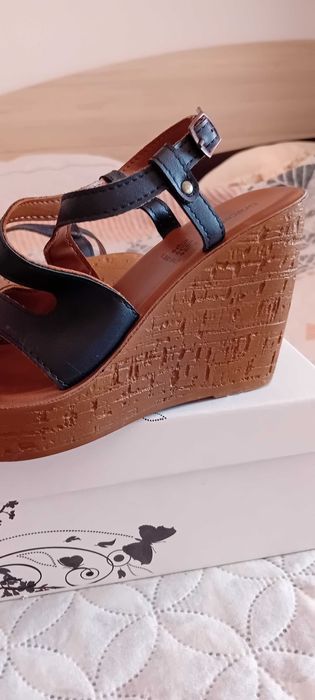 Летни сандали на платформа