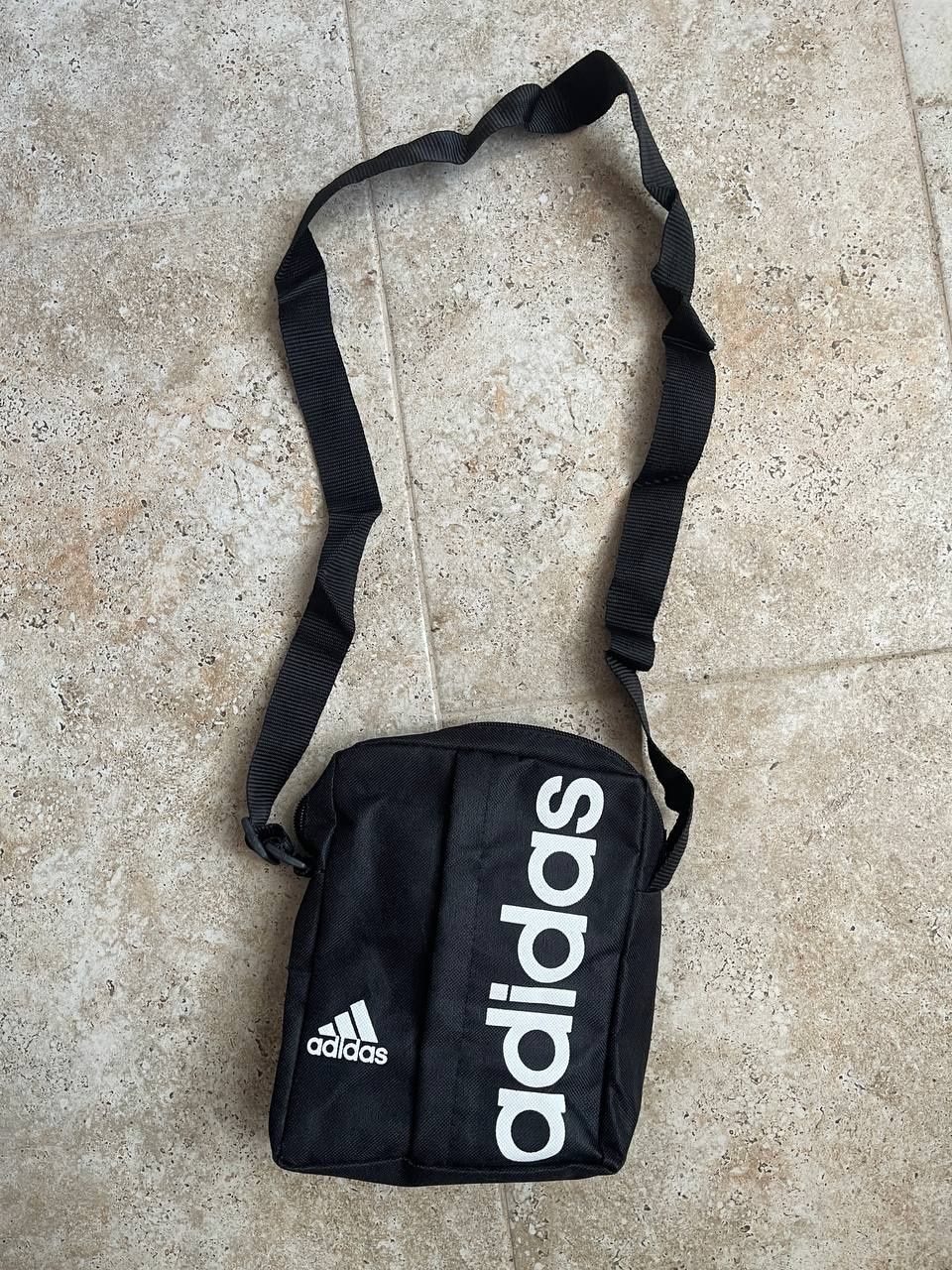 Gentuța Adidas 
1 buc 

35 lei