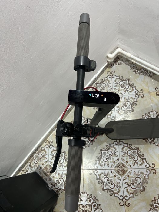 Vand trotineta electrica sau schimb cu iphone 15 pro max
