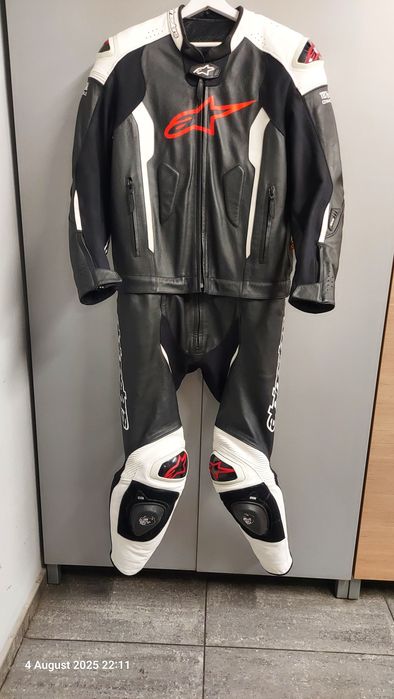 Кожени мото екипи Alpinestars цял и от две части, размер 54 и 52.