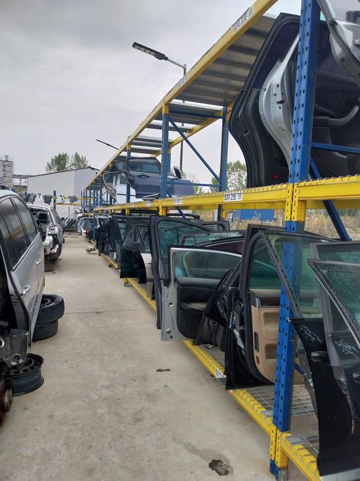 De vânzare rafturi  metalice pt dezmembrări 279x10