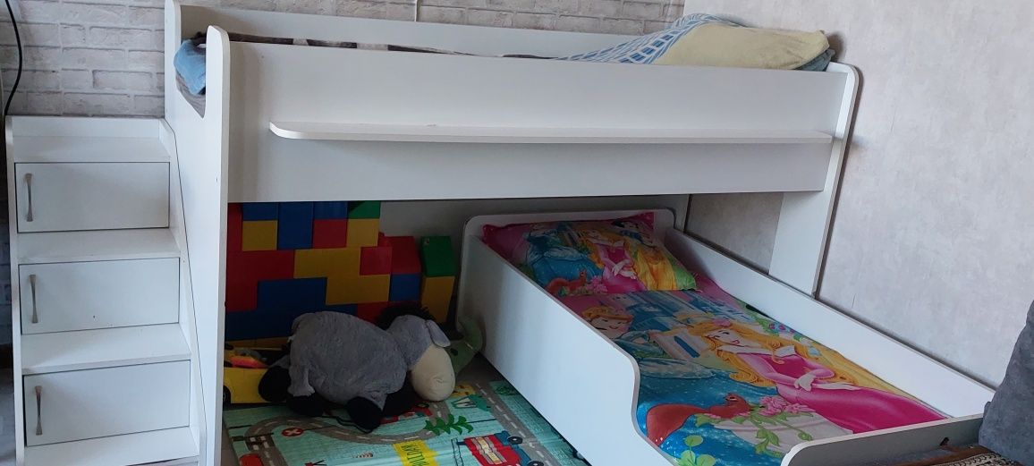 Кровать детская двухьярусная