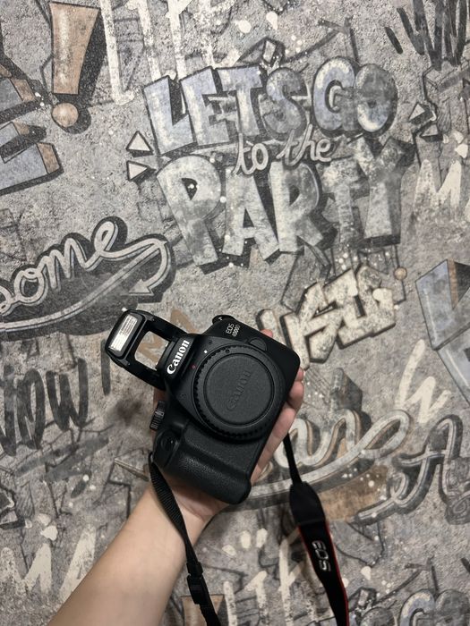 Фотоапарат Canonn eos 4000D