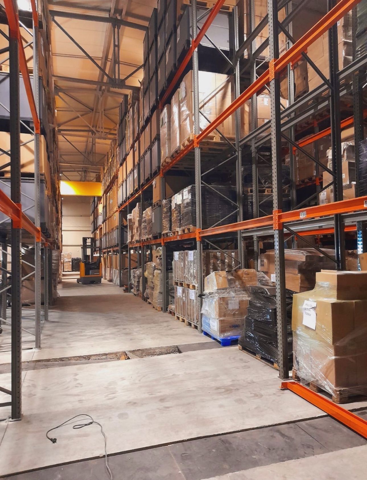 Avem rafturi metalice de vânzare producător Dexion