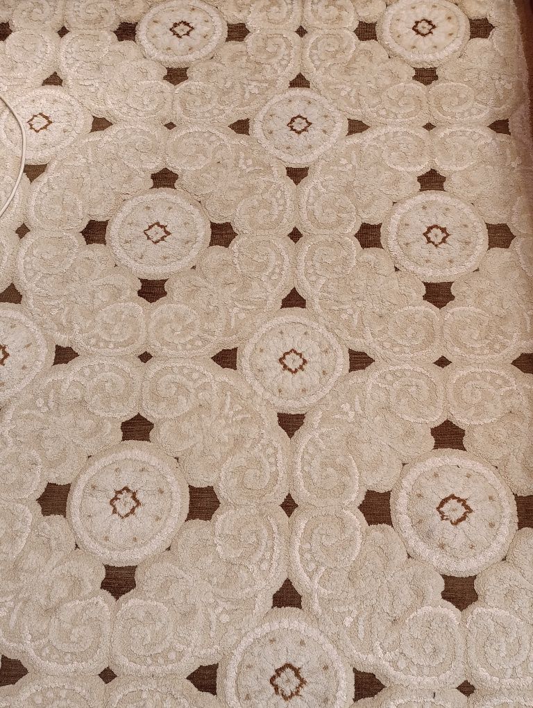 Продам ковер 1,5 × 2,3