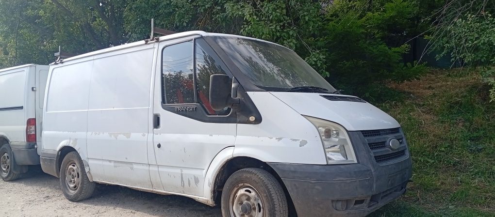 Vând două dube Ford transit recent aduse din Anglia
