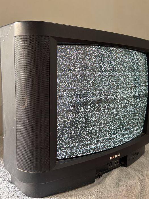 Arzon Televizor srochno sotiladi