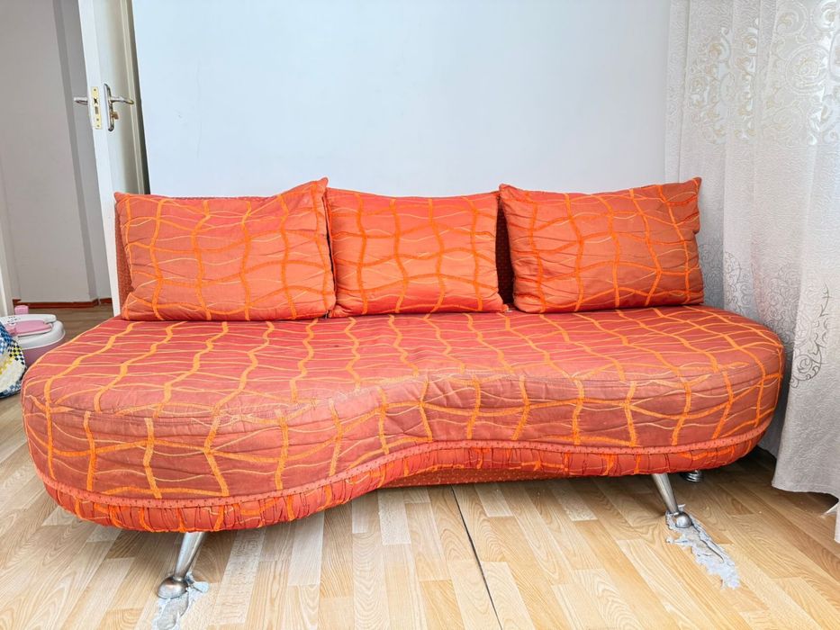 Продается тахта с пуфиком