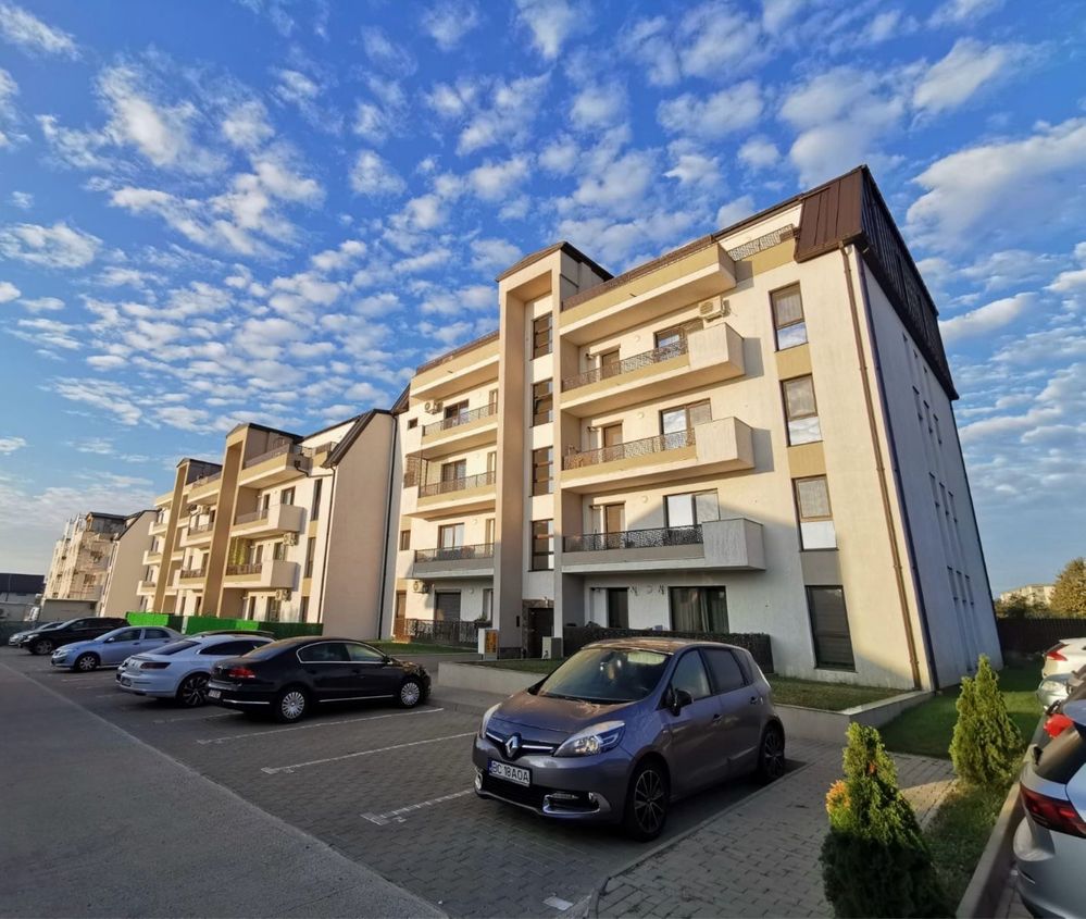Vand apartament 3 camere complet utilat+mobilat si acces unic curte