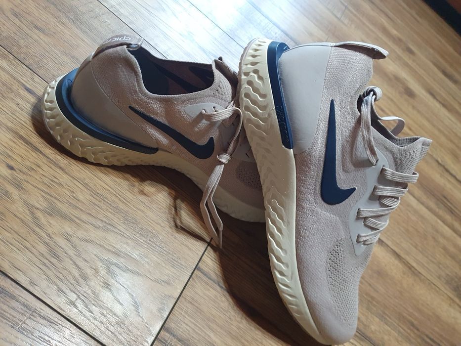 Vând nike epic react