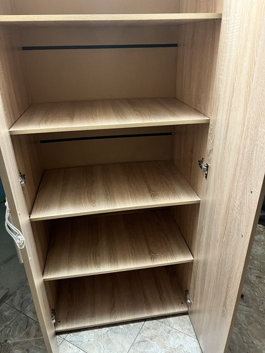 Двукрилен гардероб