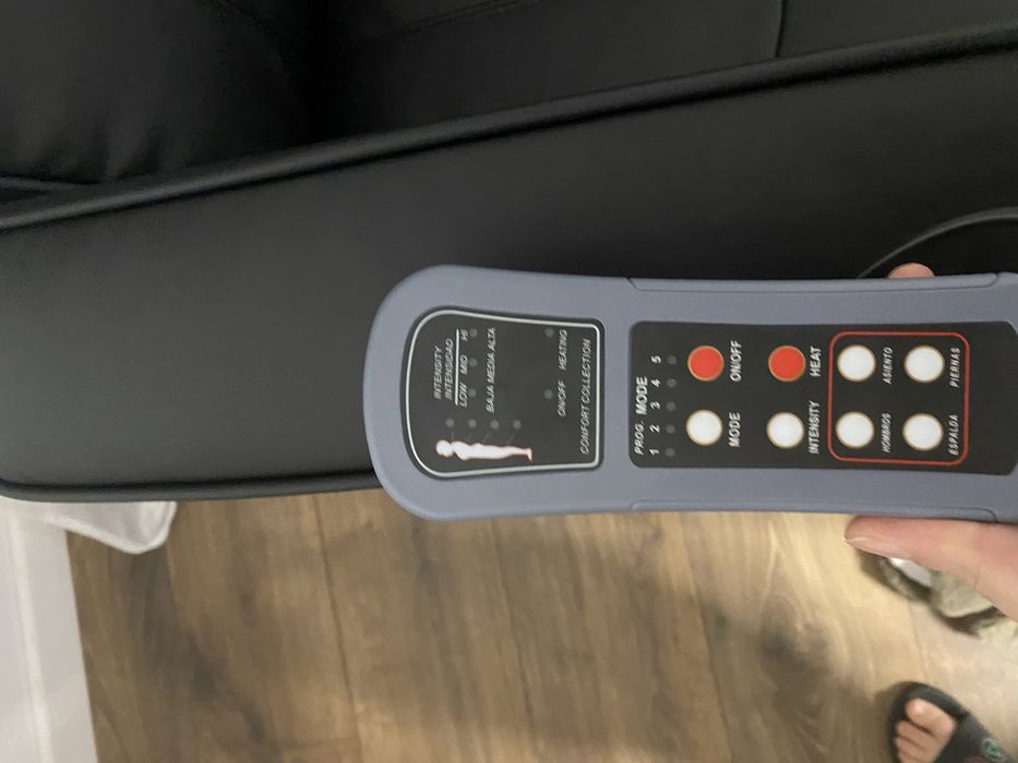 Vand scaun de masaj cu suport de picioare