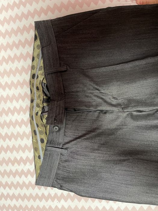 Официален костюм