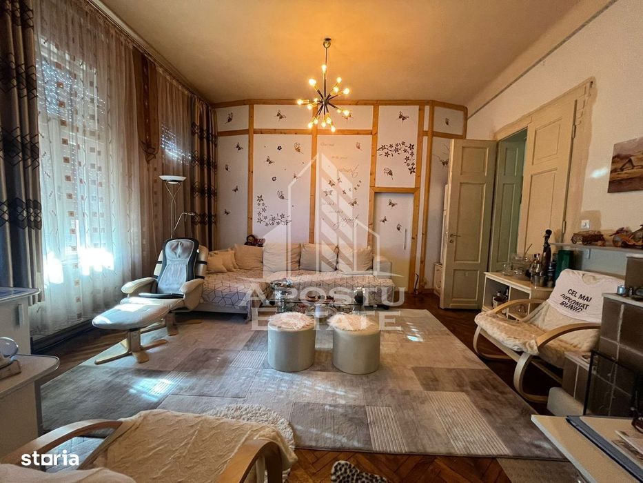 Casa individuala  7 camere, 3 bai, garaj, teren 1129 mp, zona Iosefin