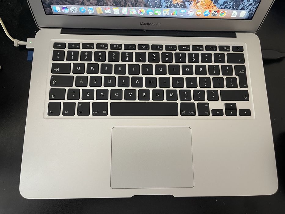 Vand Macbook Air 13 stare perfecta