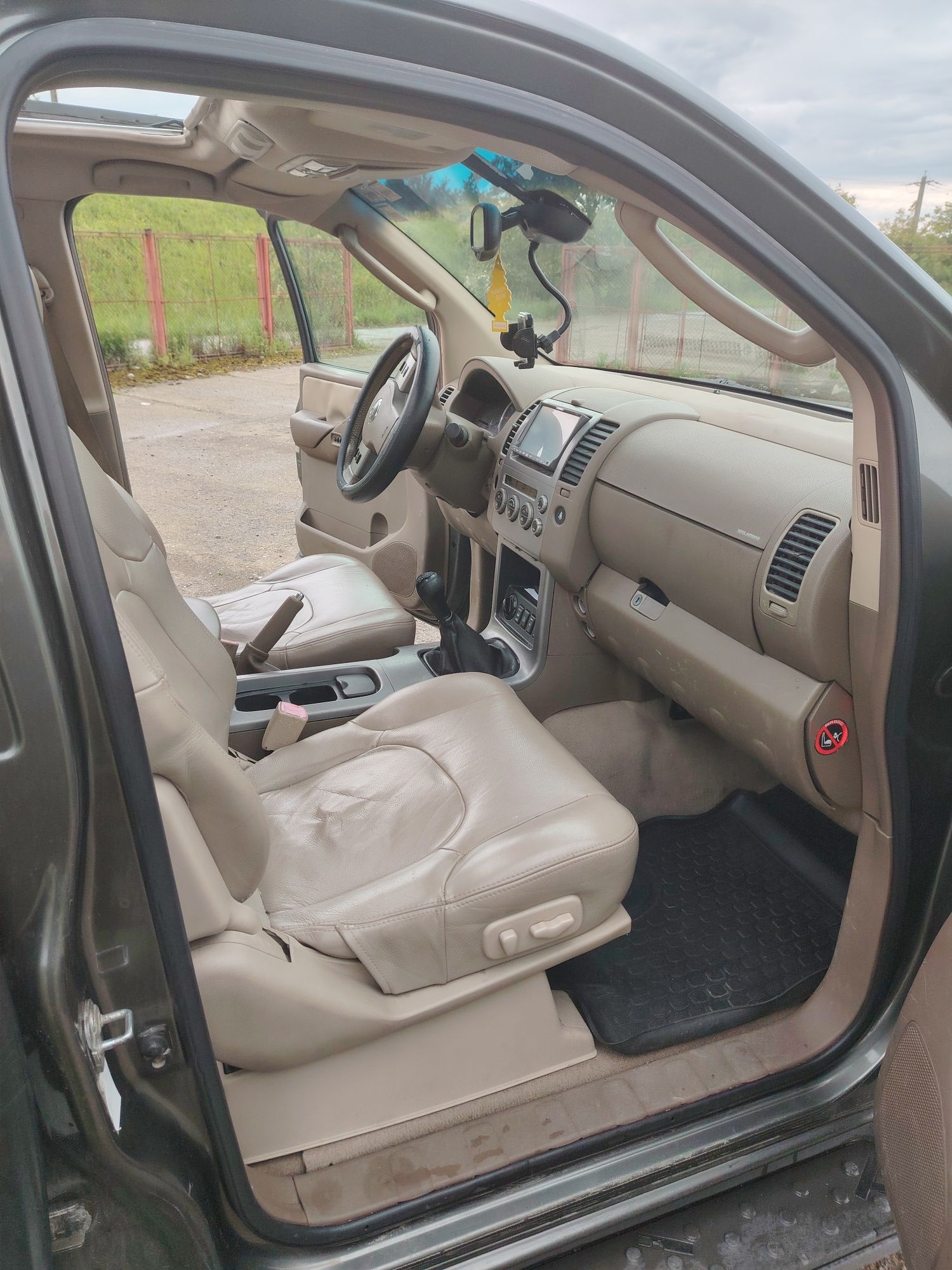 Vând Nissan Pathfinder 2.5 4x4