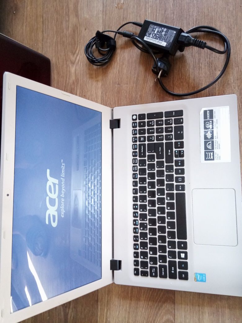 Laptop Acer diag 15.6 inci i5