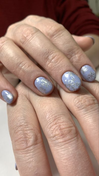 Стойкий новогодний маникюр. Дизайн в подарок. 180.000 сум