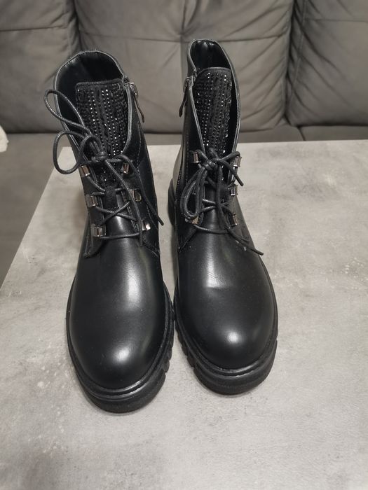 Нови дамски зимни боти номер 38