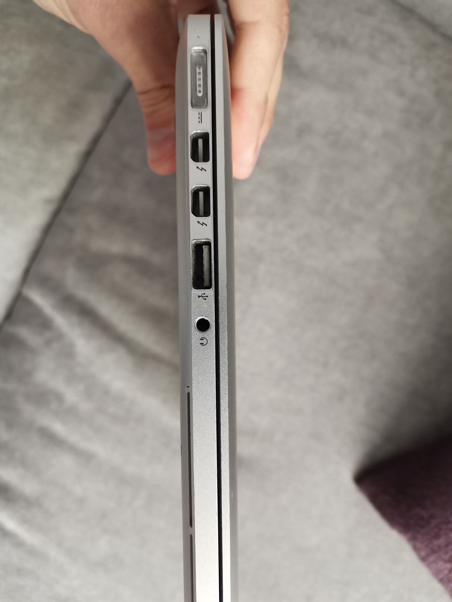 Продавам Macbook Pro 15 Retina 2013