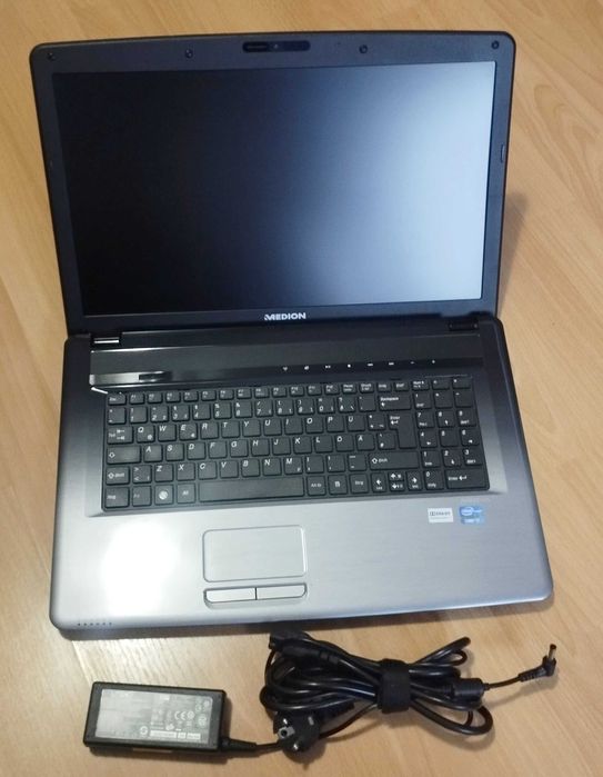 Medion 17,3 inch, Core I7, 8GB, SSD + HDD, HD Graphics, baterie 2 ore