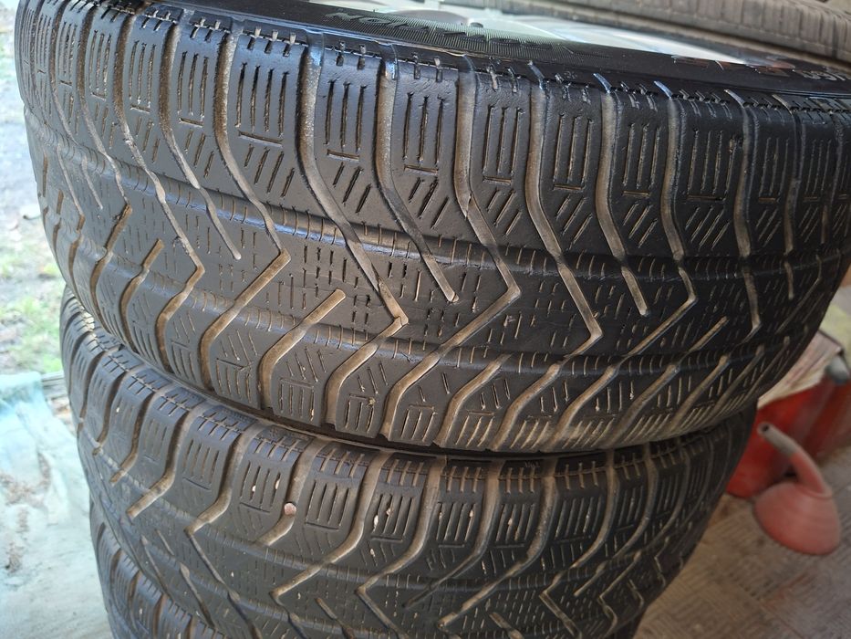 Продам диски с резиной Pirelli snowcontrol