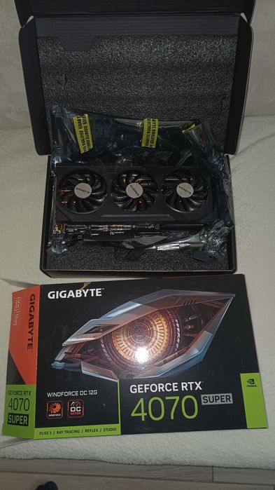 Vand placa video gigabyte windforce OC 4070 super 12Gb vram
