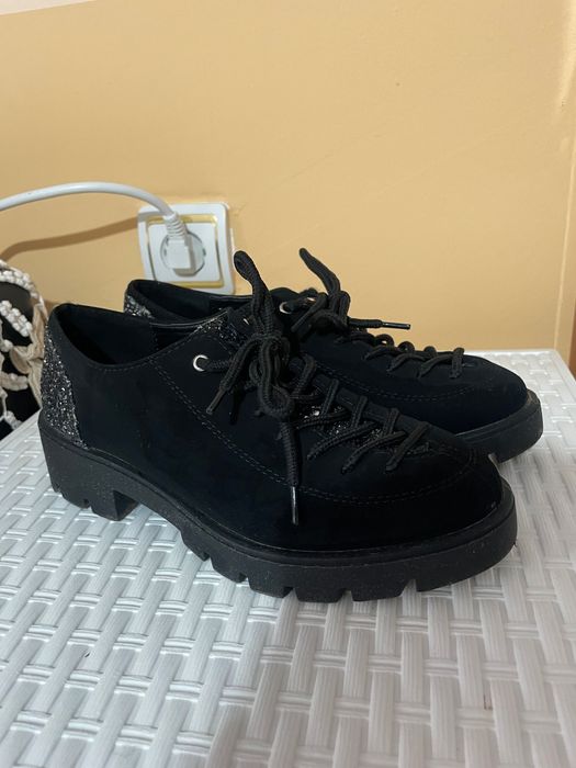 Pantofi eleganți