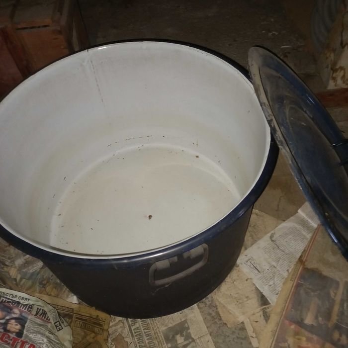 Емайлирана теджера