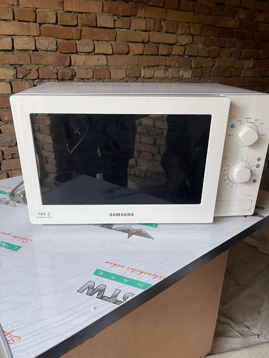 Продаётся Микроволновая печь Samsung MW712BR