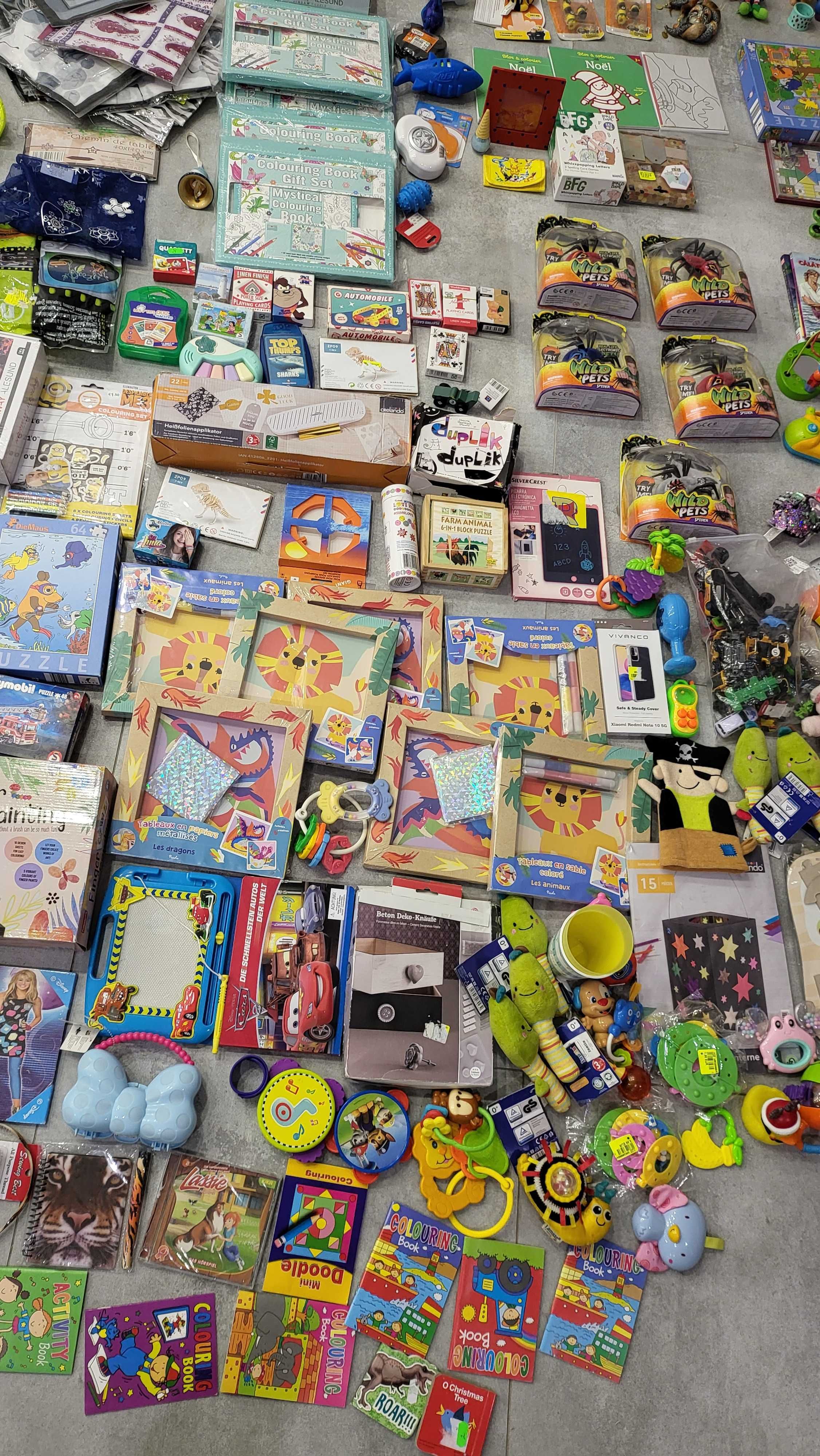 Lot 705 buc jucării interactive, plusuri, cărți colorat, articole școl
