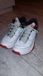 Adidasi Jordan Aura Max 3
